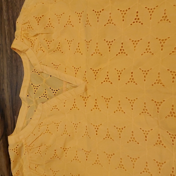 Womens St. John's Bay peach eyelet floral top size MP - Picture 2 of 6